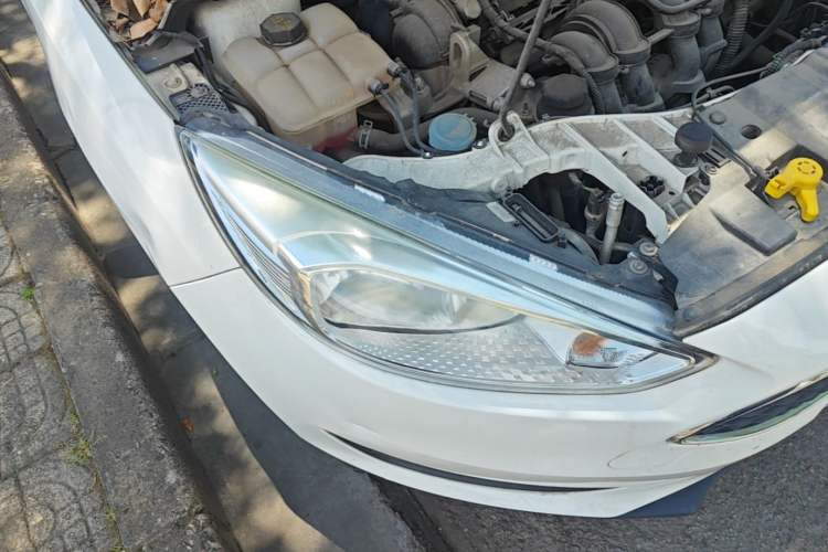 Used Ford Focus 2018 Hatchback Classic 1.6L Automatic Comfort Plus SmartDrive Edition Right Front Headlight