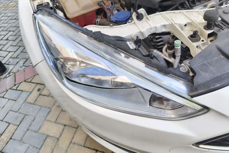 Used Ford Focus 2018 Hatchback Classic EcoBoost 180 Automatic Elite Model Right Front Headlight