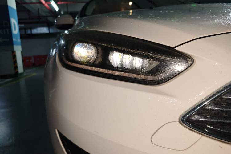 Used Ford Focus 2018 Sedan Classic 1.6L Automatic Comfort Plus Smart Drive Version Right Front Headlight