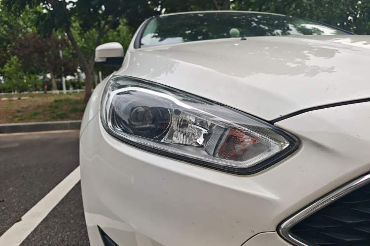 Used Ford Focus 2018 Hatchback Classic EcoBoost 180 Automatic Elite Model Right Front Headlight