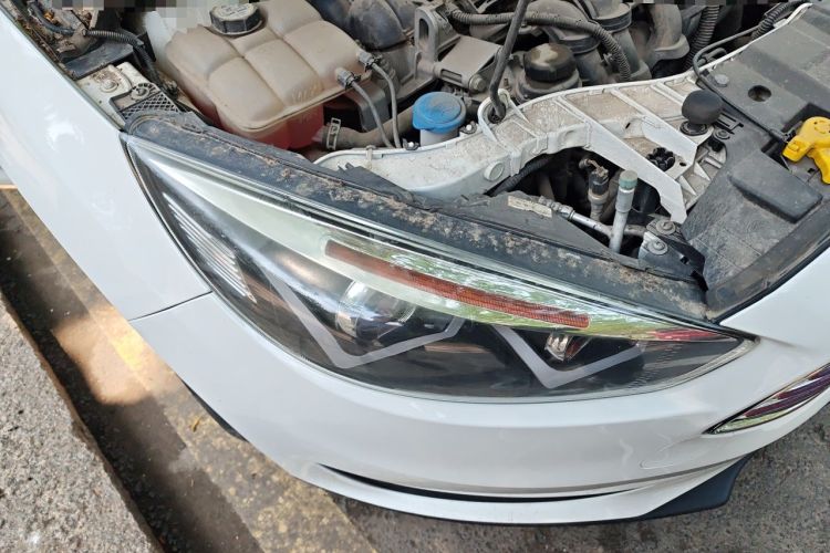 Used Ford Focus 2018 Hatchback Classic 1.6L Manual Fashion Edition SmartDrive Version Right Front Headlight
