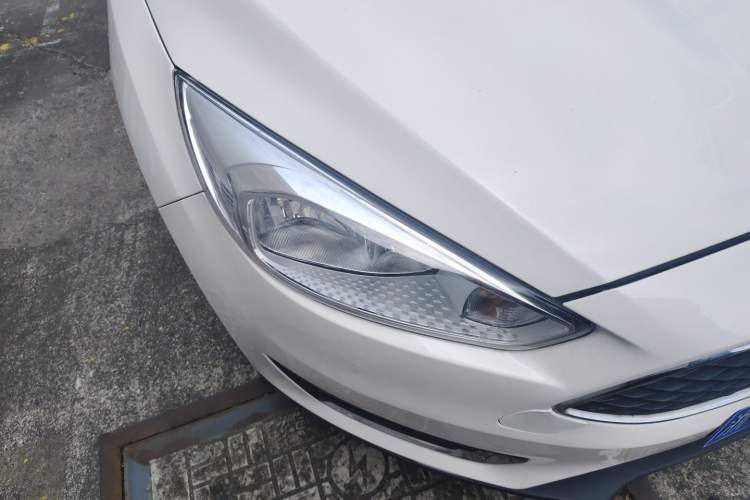 Used Ford Focus 2018 Hatchback Classic 1.6L Automatic Comfort Plus SmartDrive Edition Right Front Headlight