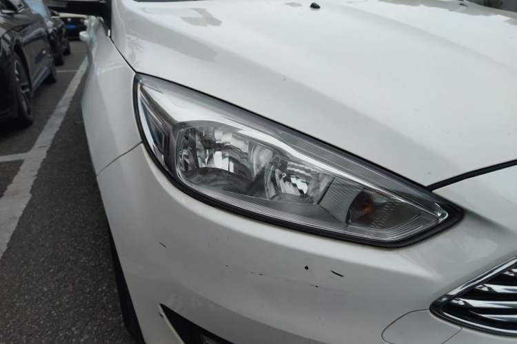 Used Ford Focus 2018 Sedan Classic EcoBoost 180 Automatic Elite Model Right Front Headlight