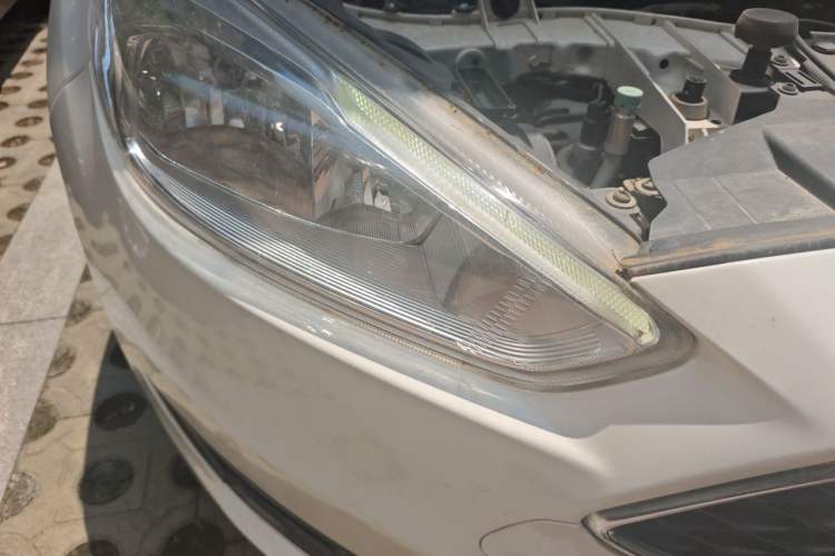 Used Ford Focus 2018 Hatchback Classic EcoBoost 180 Automatic Elite Model Right Front Headlight
