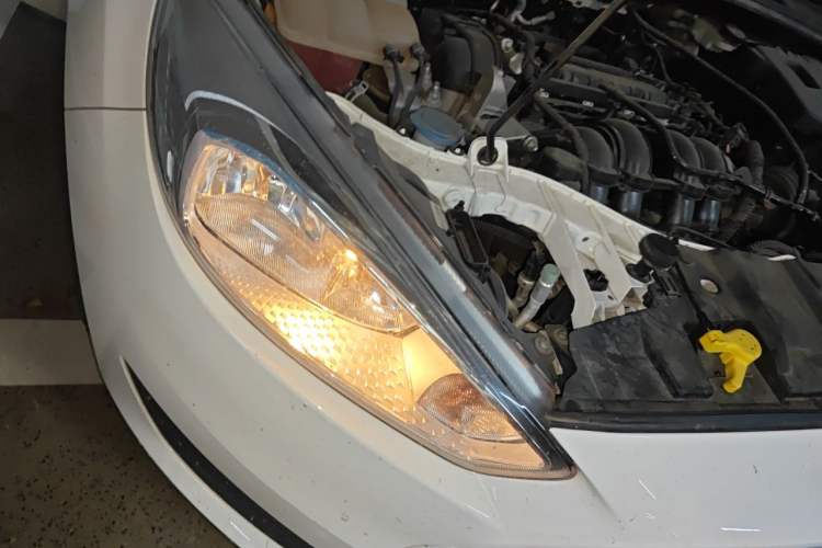 Used Ford Focus 2018 Hatchback Classic 1.6L Automatic Comfort Plus SmartDrive Edition Right Front Headlight