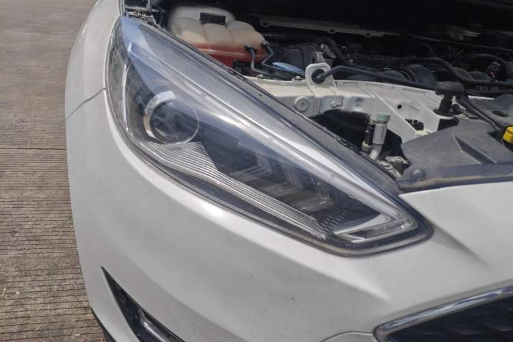 Used Ford Focus 2018 Hatchback Classic 1.6L Automatic Comfort Plus SmartDrive Edition Right Front Headlight