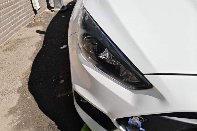 Used Ford Focus 2018 Hatchback Classic 1.6L Automatic Comfort Plus SmartDrive Edition Right Front Headlight