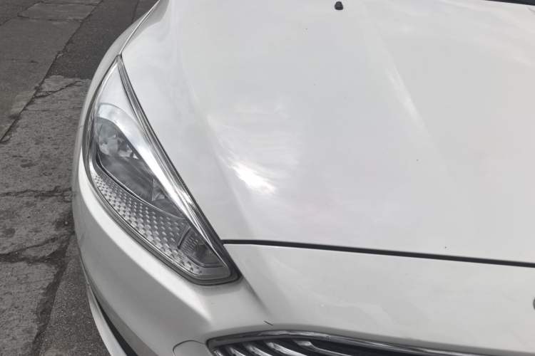 Used Ford Focus 2018 Sedan Classic 1.6L Automatic Trendy SmartDrive Edition Right Front Headlight