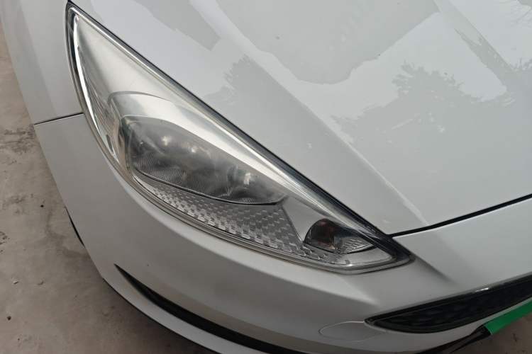 Used Ford Focus 2018 Hatchback Classic 1.6L Automatic Trendy SmartDrive Edition Right Front Headlight