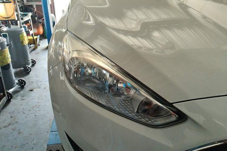Used Ford Focus 2018 Hatchback Classic 1.6L Automatic Trendy SmartDrive Edition Right Front Headlight