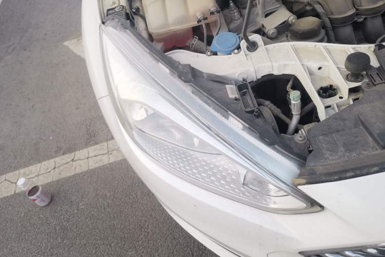 Used Ford Focus 2018 Sedan Classic 1.6L Manual Comfort Plus SmartDrive Edition Right Front Headlight
