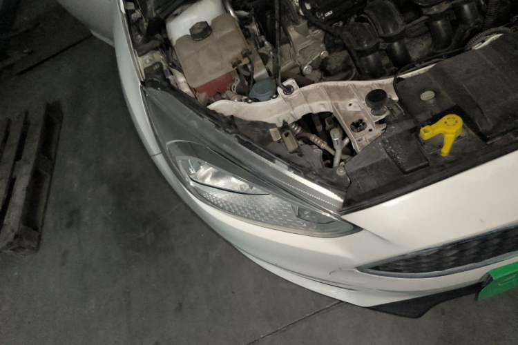Used Ford Focus 2018 Hatchback Classic 1.6L Automatic Trendy SmartDrive Edition Right Front Headlight