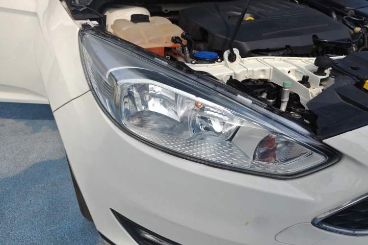 Used Ford Focus 2018 Hatchback Classic EcoBoost 180 Automatic Elite Model Right Front Headlight