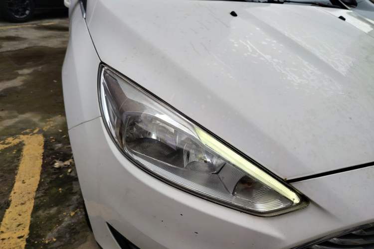 Used Ford Focus 2018 Sedan Classic EcoBoost 180 Automatic Elite Model Right Front Headlight