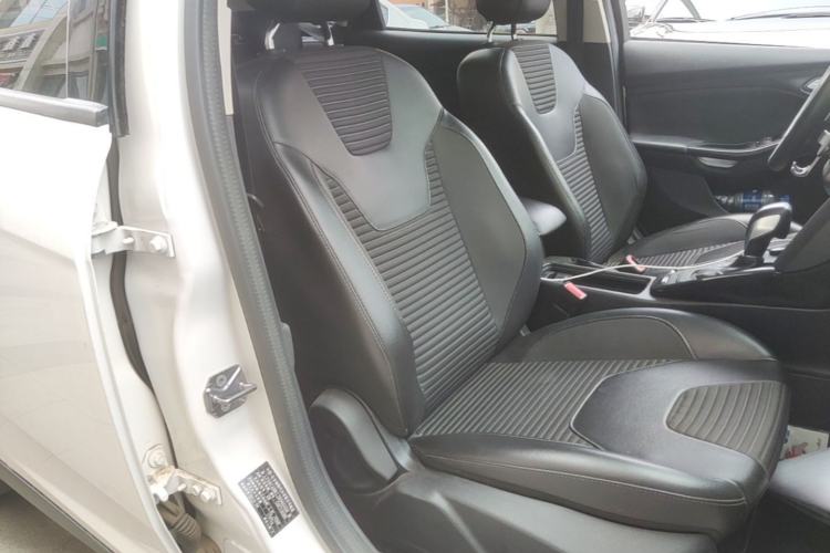 Used Ford Focus 2018 Hatchback Classic 1.6L Automatic Trendy SmartDrive Edition Right Front Seat