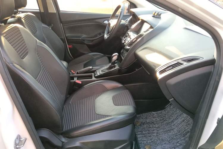 Used Ford Focus 2018 Hatchback Classic 1.6L Automatic Trendy SmartDrive Edition Right Front Seat
