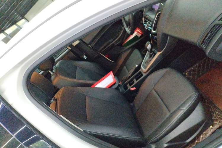 Used Ford Focus 2018 Hatchback Classic 1.6L Automatic Comfort Plus SmartDrive Edition Right Front Seat