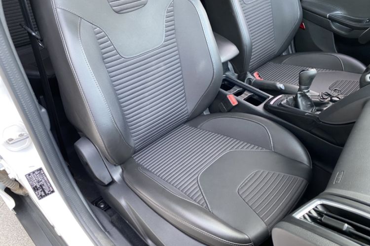 Used Ford Focus 2018 Hatchback Classic 1.6L Manual Fashion Edition SmartDrive Version Right Front Seat