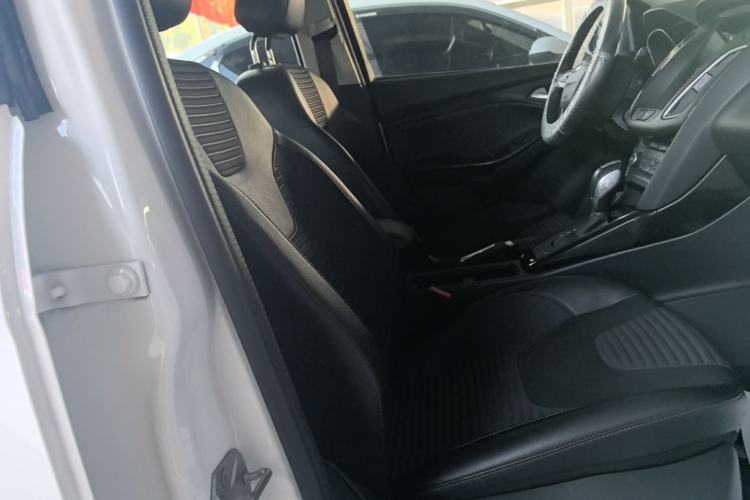 Used Ford Focus 2018 Hatchback Classic 1.6L Automatic Trendy SmartDrive Edition Right Front Seat