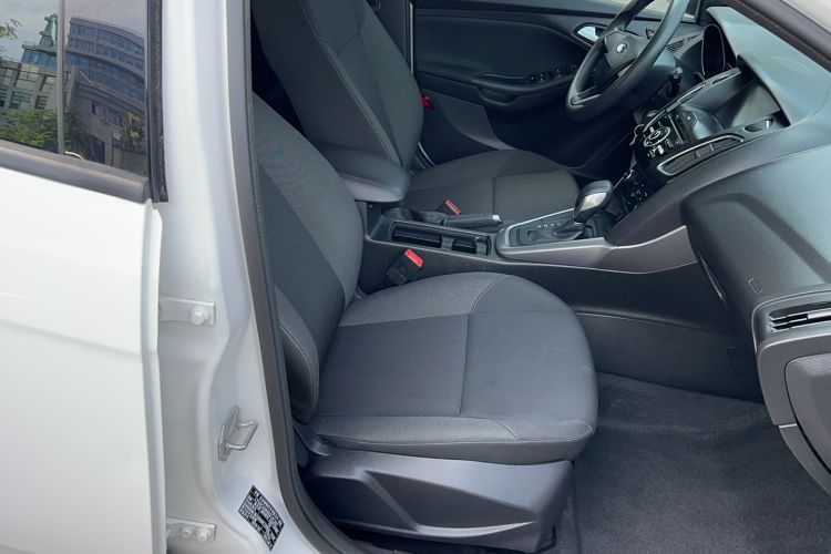 Used Ford Focus 2018 Hatchback Classic 1.6L Automatic Comfort Plus SmartDrive Edition Right Front Seat