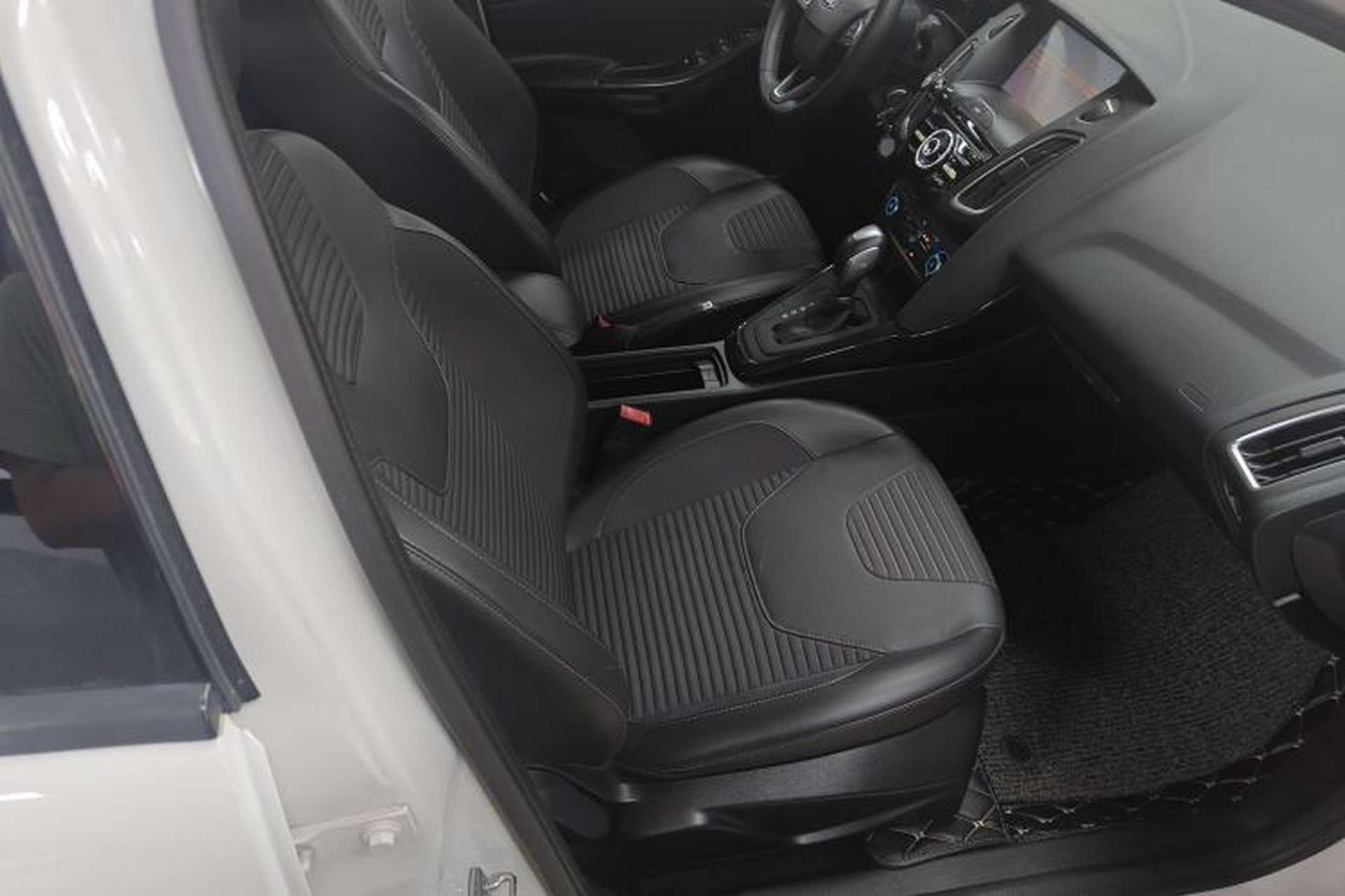 Used Ford Focus 2018 Sedan Classic 1.6L Automatic Trendy SmartDrive Edition Right Front Seat