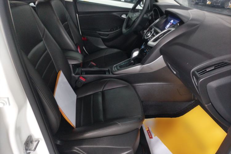 Used Ford Focus 2018 Hatchback Classic 1.6L Automatic Comfort Plus SmartDrive Edition Right Front Seat