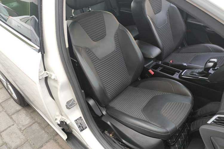 Used Ford Focus 2018 Sedan Classic 1.6L Automatic Trendy SmartDrive Edition Right Front Seat