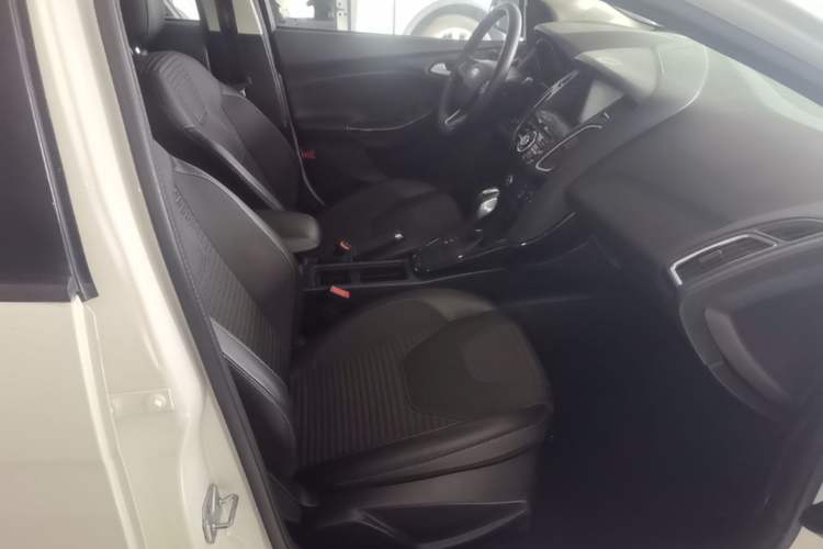 Used Ford Focus 2018 Sedan Classic 1.6L Automatic Trendy SmartDrive Edition Right Front Seat