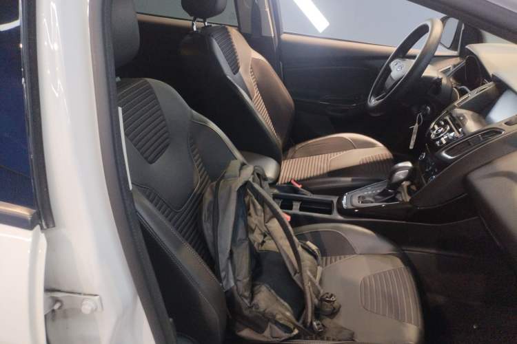 Used Ford Focus 2018 Hatchback Classic 1.6L Automatic Trendy SmartDrive Edition Right Front Seat