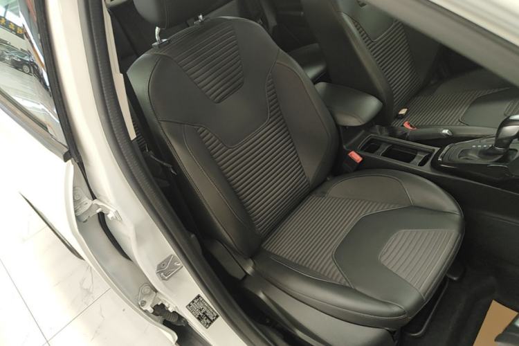 Used Ford Focus 2018 Hatchback Classic 1.6L Automatic Trendy SmartDrive Edition Right Front Seat