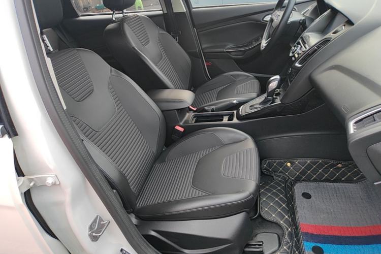 Used Ford Focus 2018 Hatchback Classic 1.6L Automatic Trendy SmartDrive Edition Right Front Seat
