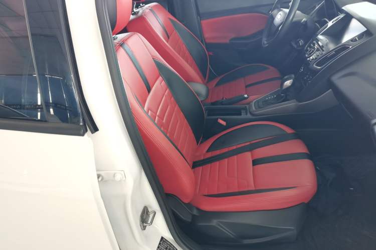 Used Ford Focus 2018 Hatchback Classic 1.6L Automatic Comfort Plus SmartDrive Edition Right Front Seat