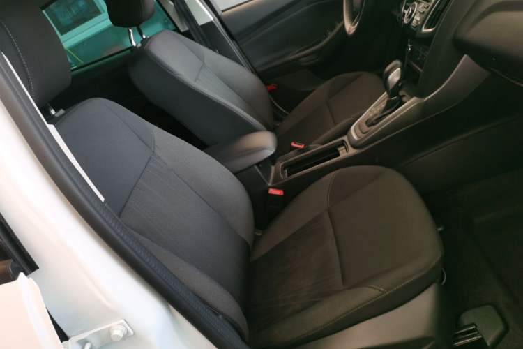 Used Ford Focus 2018 Hatchback Classic 1.6L Automatic Comfort Plus SmartDrive Edition Right Front Seat