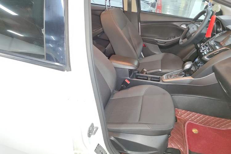 Used Ford Focus 2018 Hatchback Classic 1.6L Automatic Comfort Plus SmartDrive Edition Right Front Seat