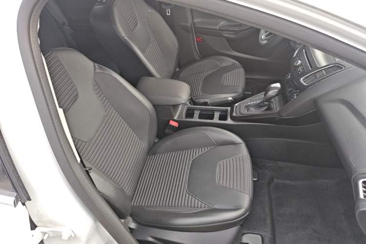 Used Ford Focus 2018 Hatchback Classic EcoBoost 180 Automatic Elite Model Right Front Seat