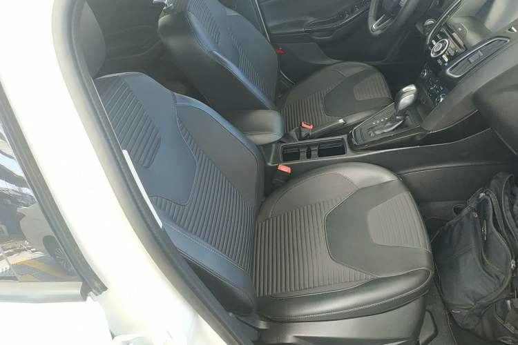Used Ford Focus 2018 Hatchback Classic 1.6L Automatic Trendy SmartDrive Edition Right Front Seat