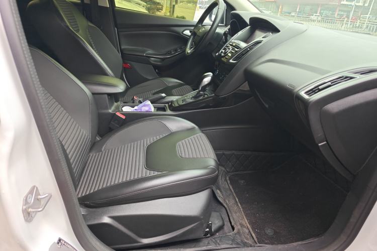 Used Ford Focus 2018 Hatchback Classic 1.6L Automatic Trendy SmartDrive Edition Right Front Seat