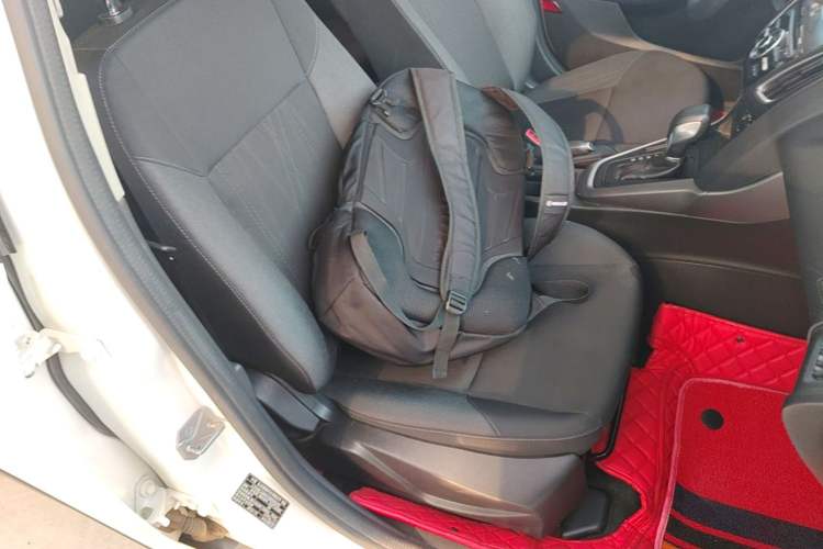 Used Ford Focus 2018 Hatchback Classic 1.6L Automatic Comfort Plus SmartDrive Edition Right Front Seat
