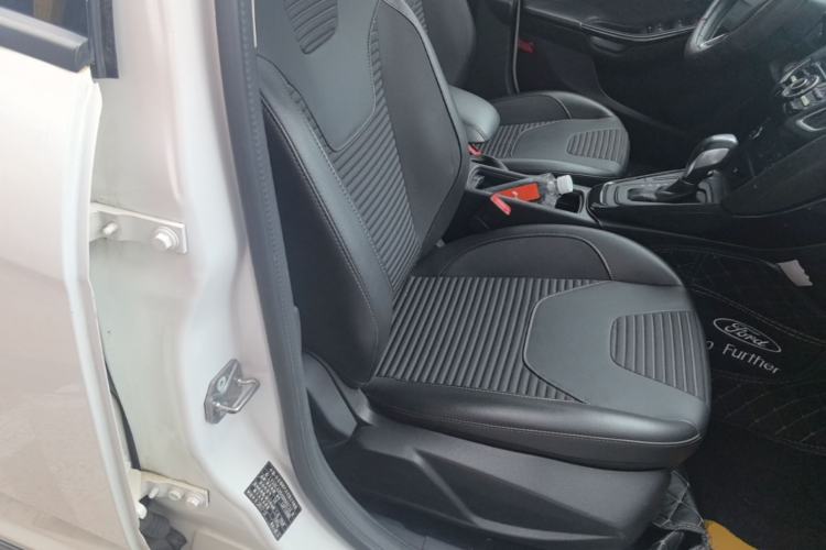 Used Ford Focus 2018 Hatchback Classic 1.6L Automatic Trendy SmartDrive Edition Right Front Seat