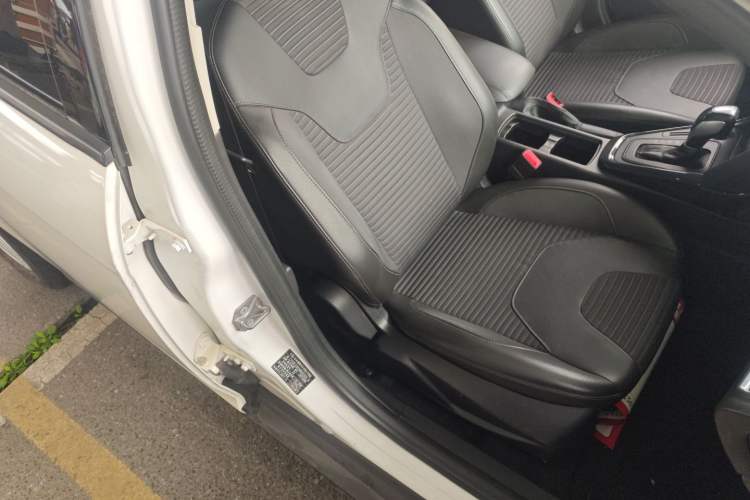 Used Ford Focus 2018 Hatchback Classic 1.6L Automatic Trendy SmartDrive Edition Right Front Seat