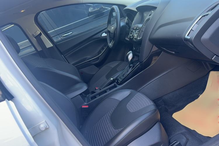Used Ford Focus 2018 Hatchback Classic 1.6L Automatic Trendy SmartDrive Edition Right Front Seat