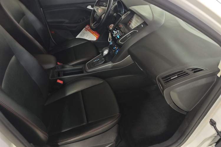 Used Ford Focus 2018 Hatchback Classic 1.6L Automatic Comfort Plus SmartDrive Edition Right Front Seat