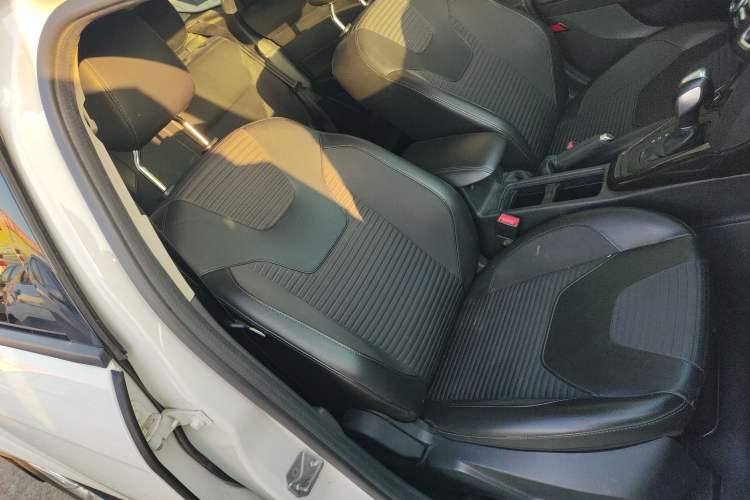Used Ford Focus 2018 Two-Door Classic EcoBoost 125 Automatic Supercharged Style SmartDrive Edition Right Front Seat