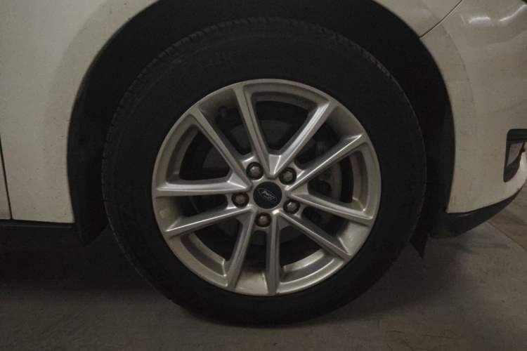 Used Ford Focus 2018 Sedan Classic 1.6L Manual Fashion Edition SmartDrive Version Right Front Wheel Hub