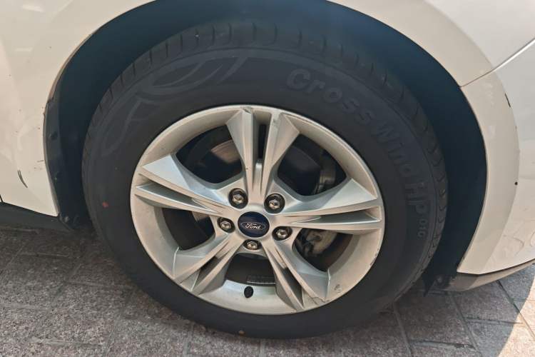Used Ford Focus 2018 Hatchback Classic 1.6L Automatic Comfort Plus SmartDrive Edition Right Front Wheel Hub