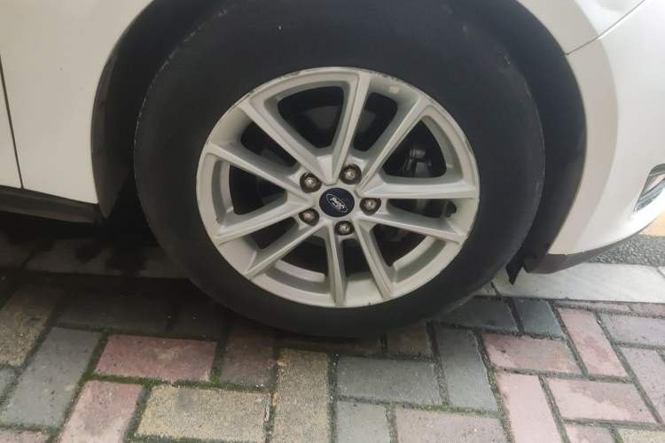Used Ford Focus 2018 Hatchback Classic EcoBoost 180 Automatic Elite Model Right Front Wheel Hub