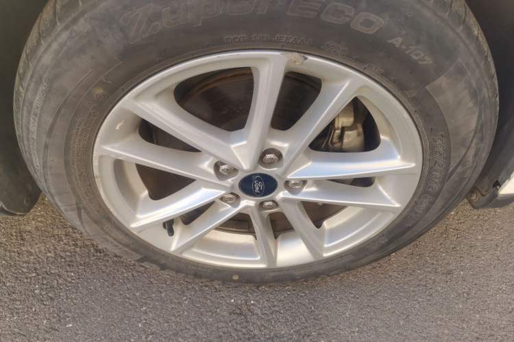 Used Ford Focus 2018 Hatchback Classic 1.6L Automatic Trendy SmartDrive Edition Right Front Wheel Hub