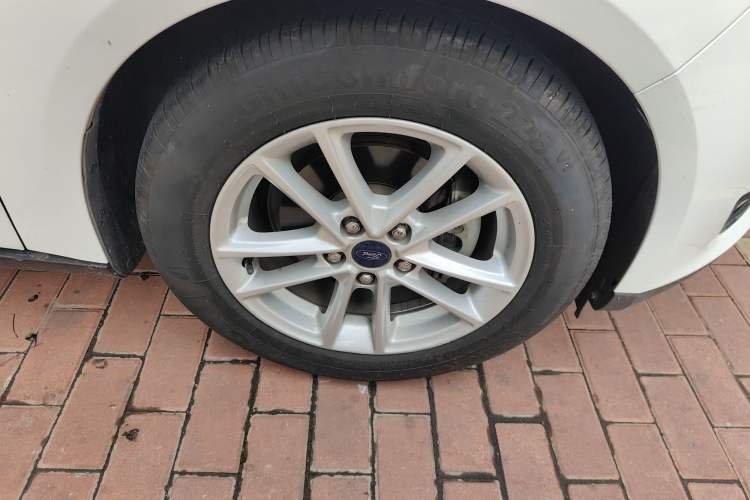 Used Ford Focus 2018 Hatchback Classic EcoBoost 180 Automatic Elite Model Right Front Wheel Hub