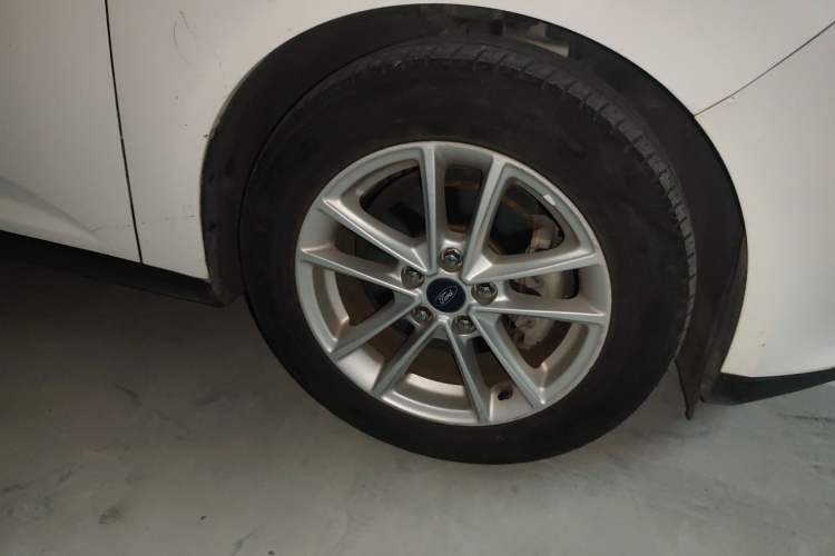 Used Ford Focus 2018 Sedan Classic 1.6L Automatic Trendy SmartDrive Edition Right Front Wheel Hub
