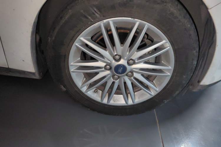 Used Ford Focus 2018 Sedan Classic EcoBoost 180 Automatic Flagship Model Right Front Wheel Hub